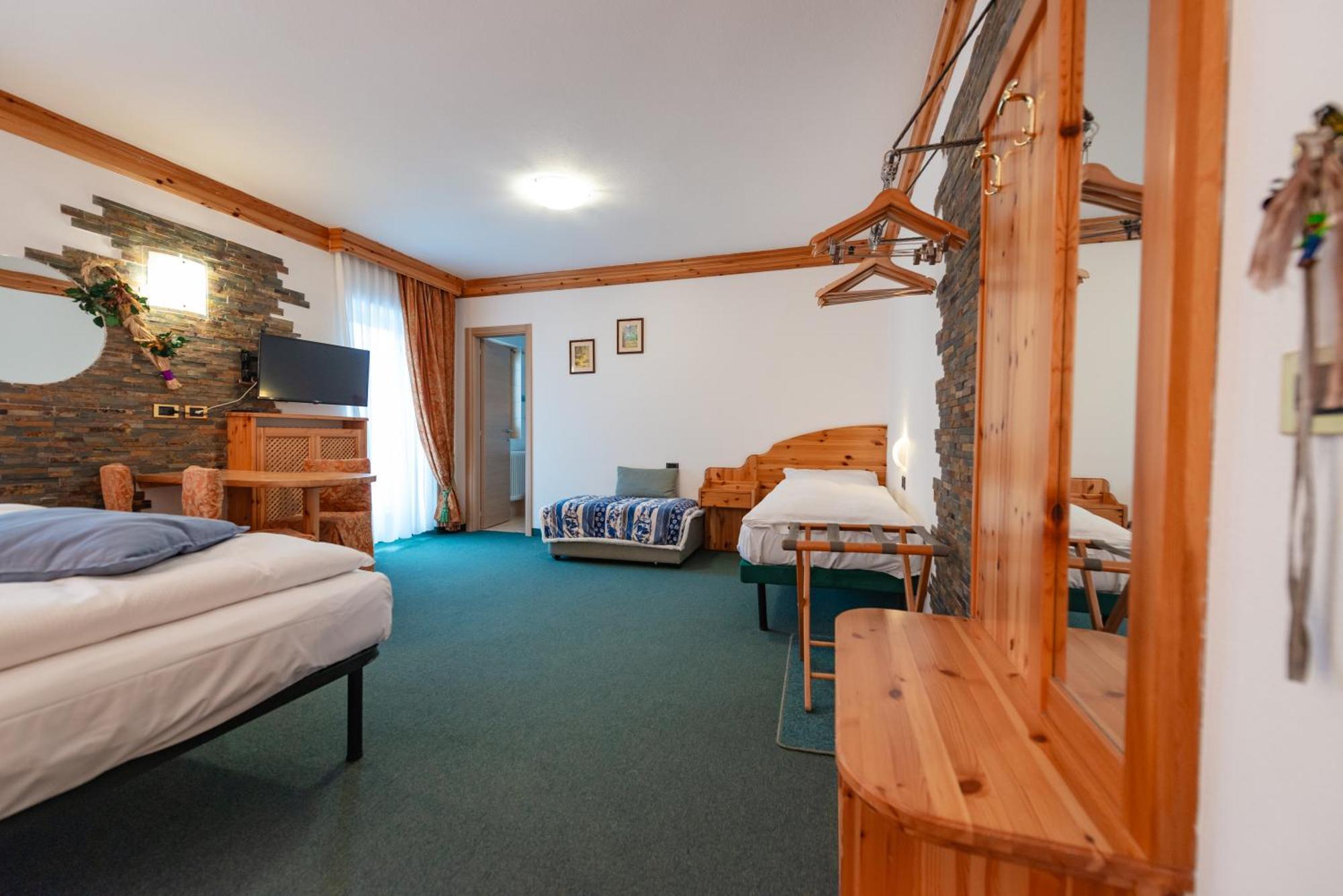 Hotel Ciamol Campitello di Fassa Exterior photo