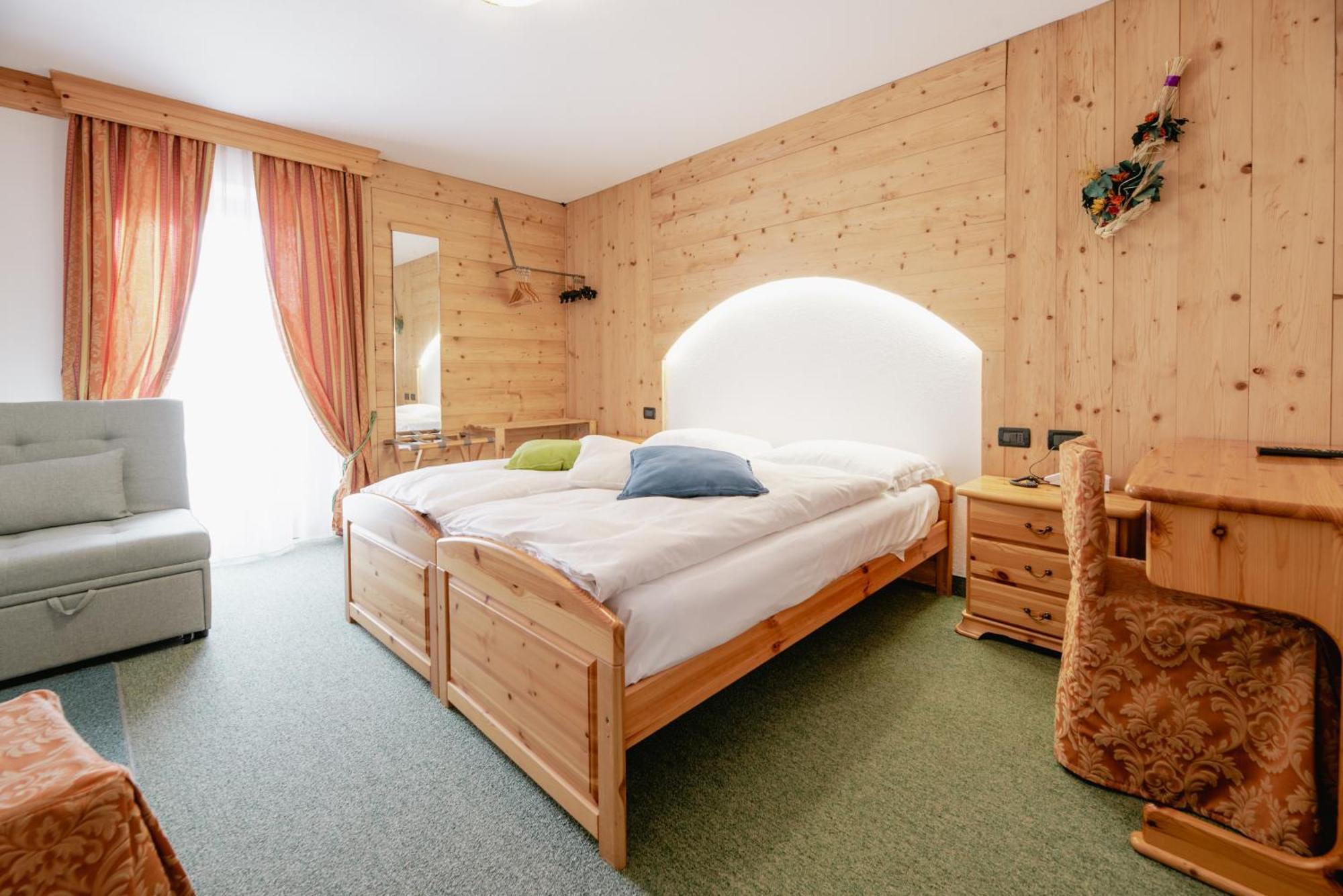 Hotel Ciamol Campitello di Fassa Exterior photo